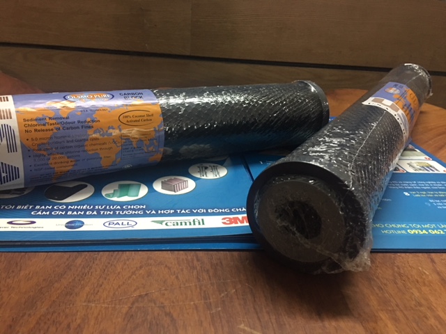 chi tiết cấu tạo 2 đầu Lõi lọc nước than CTO nén màu đen Olsmopure