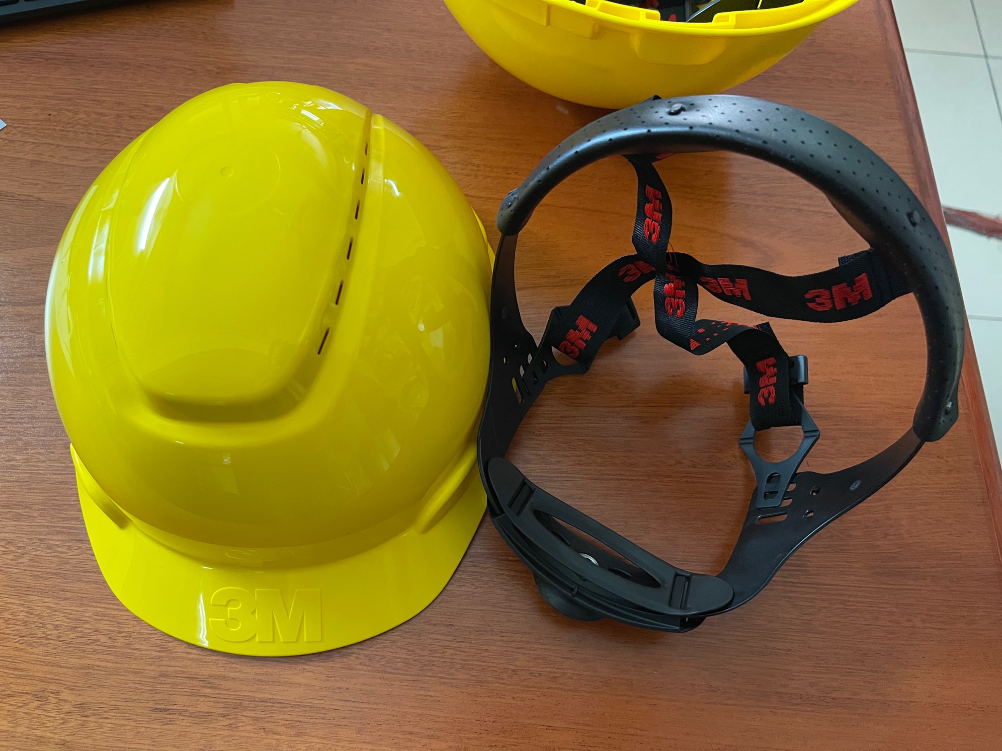 liên hệ đông châu cung cấp Mũ bảo hộ lao động 3m H701V