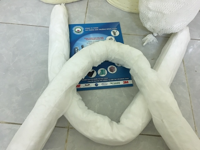 Absorbent oil sock, phao thấm hút dầu rò rỉ, phao hút dầu tràn chất liệu Absorbent oil Sock Phao quây thấm hút dầu 76x1220mmq
