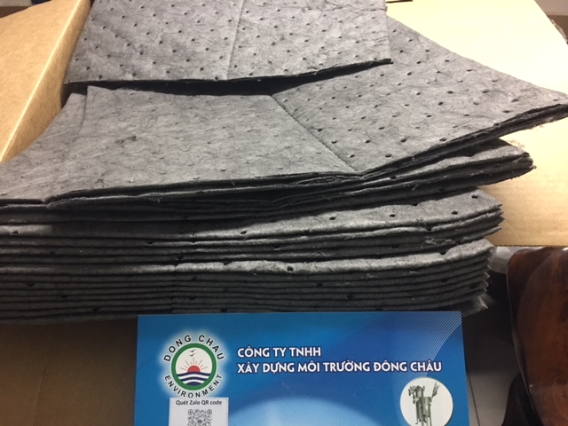 Oil and chemical absorbent pad USA black