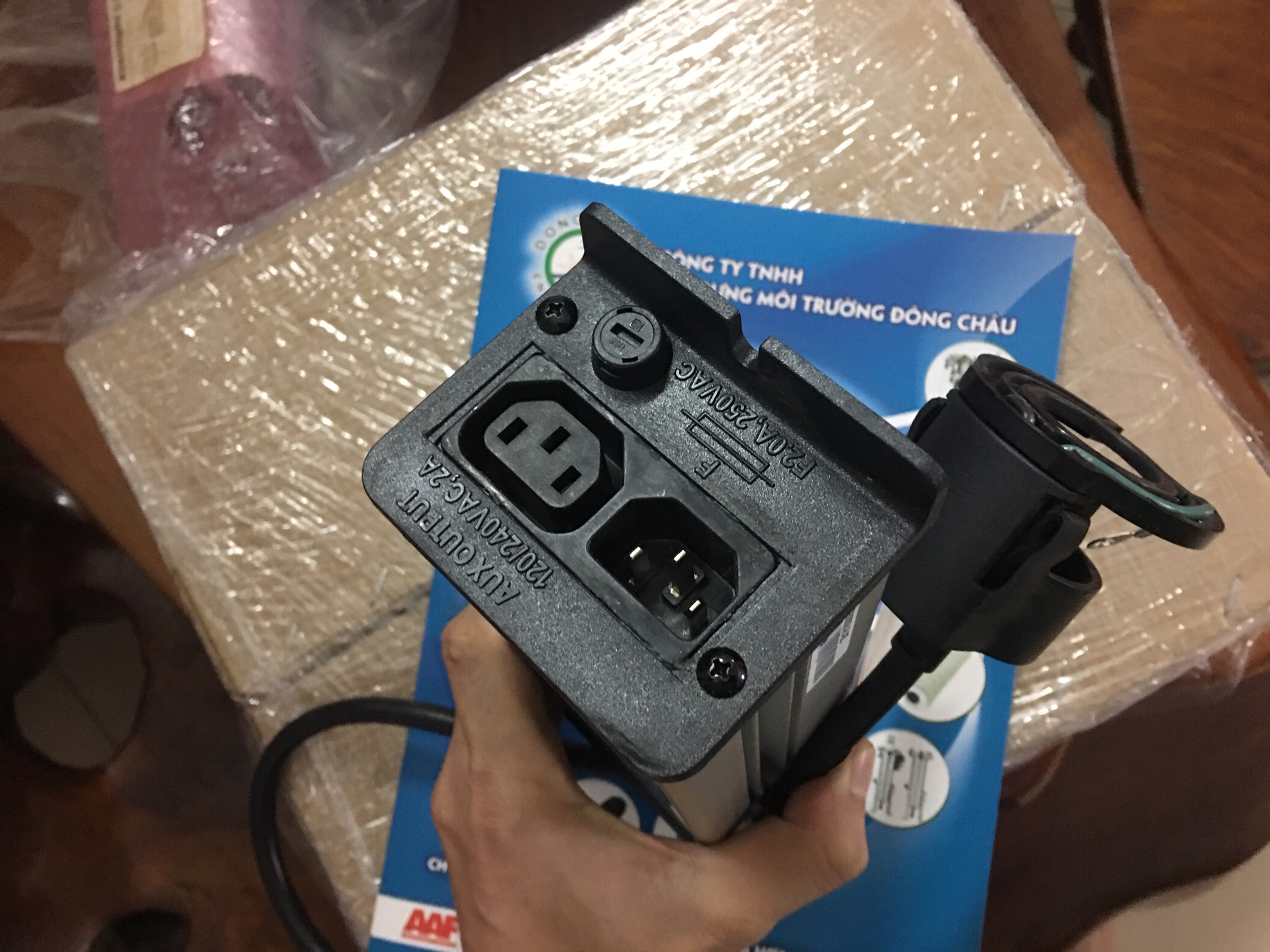 đầu cắm BA-ICE-CM Tăng phô đèn UV Viqua