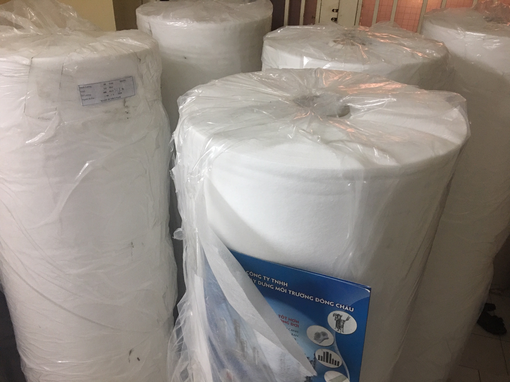 Đông Châu phân phối Vải lọc bụi không dệt may khẩu trang 50g