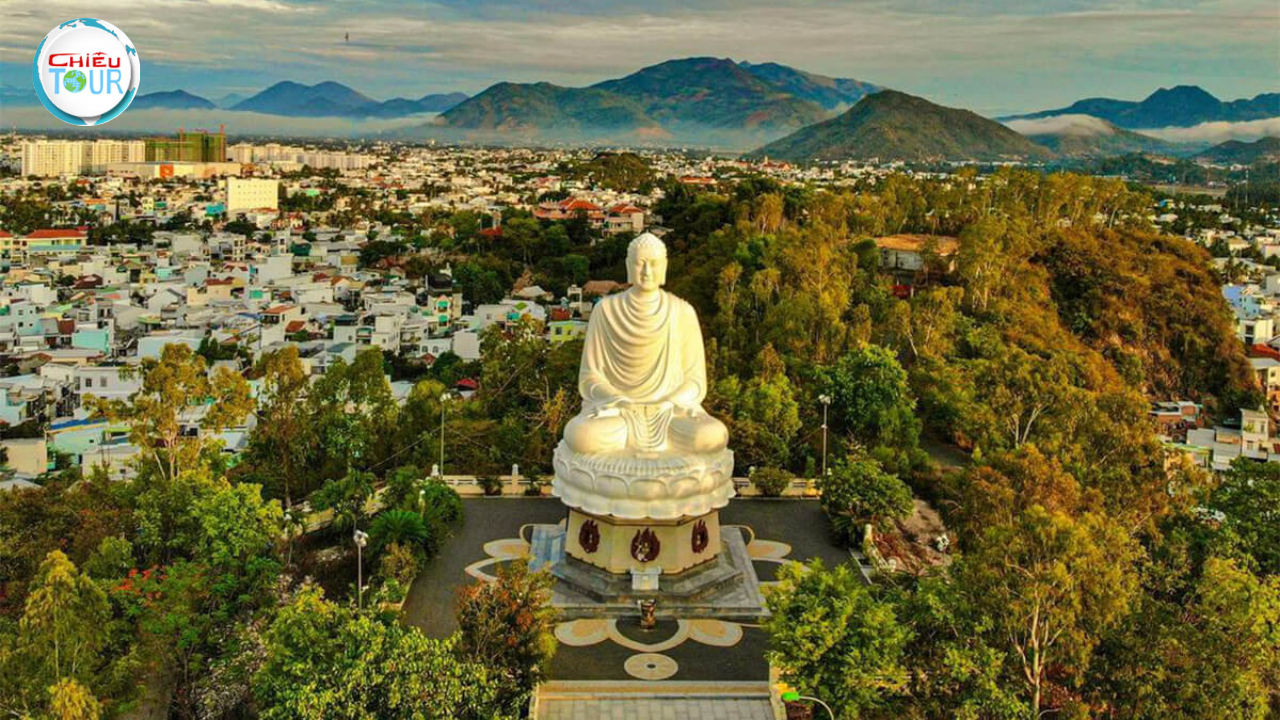 Dịch vụ cho thuê xe 16 chỗ tại Nha Trang giá rẻ