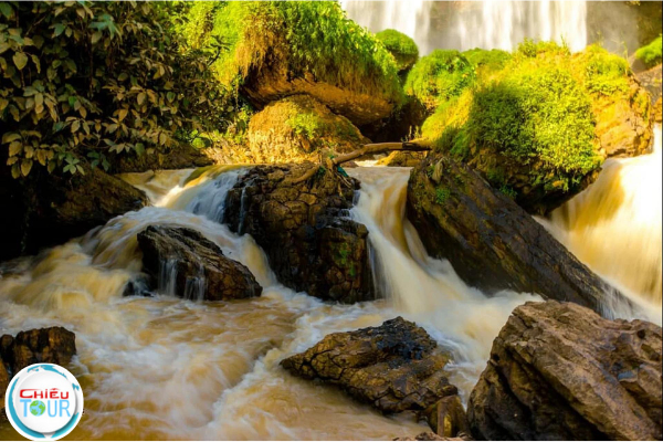 Nét hoang sơ của Thác Voi