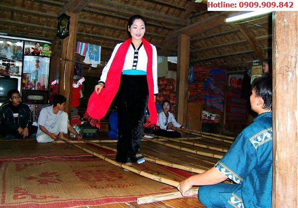 Bản Co Mỵ của Người Yhái tại Điện Biên