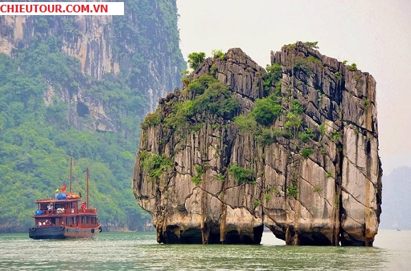 Hòn Đỉnh Hương tại Vịnh Hạ Long