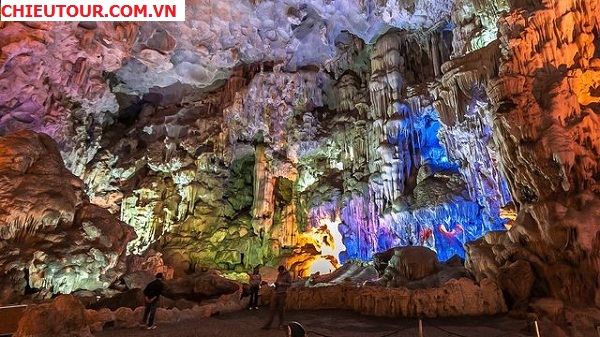 Động Thiên Cung tuyệt đẹp tại Vịnh Hạ Long