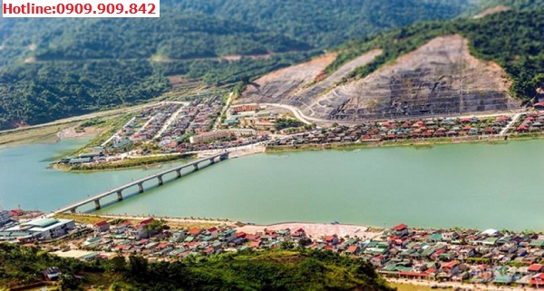 Thị Xã Mường Lay bên cạnh dòng sông Đà thơ mộng