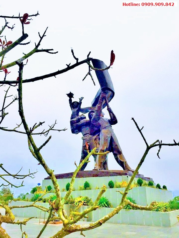 Tượng Đài Chiến Thắng Điện Biên Phủ