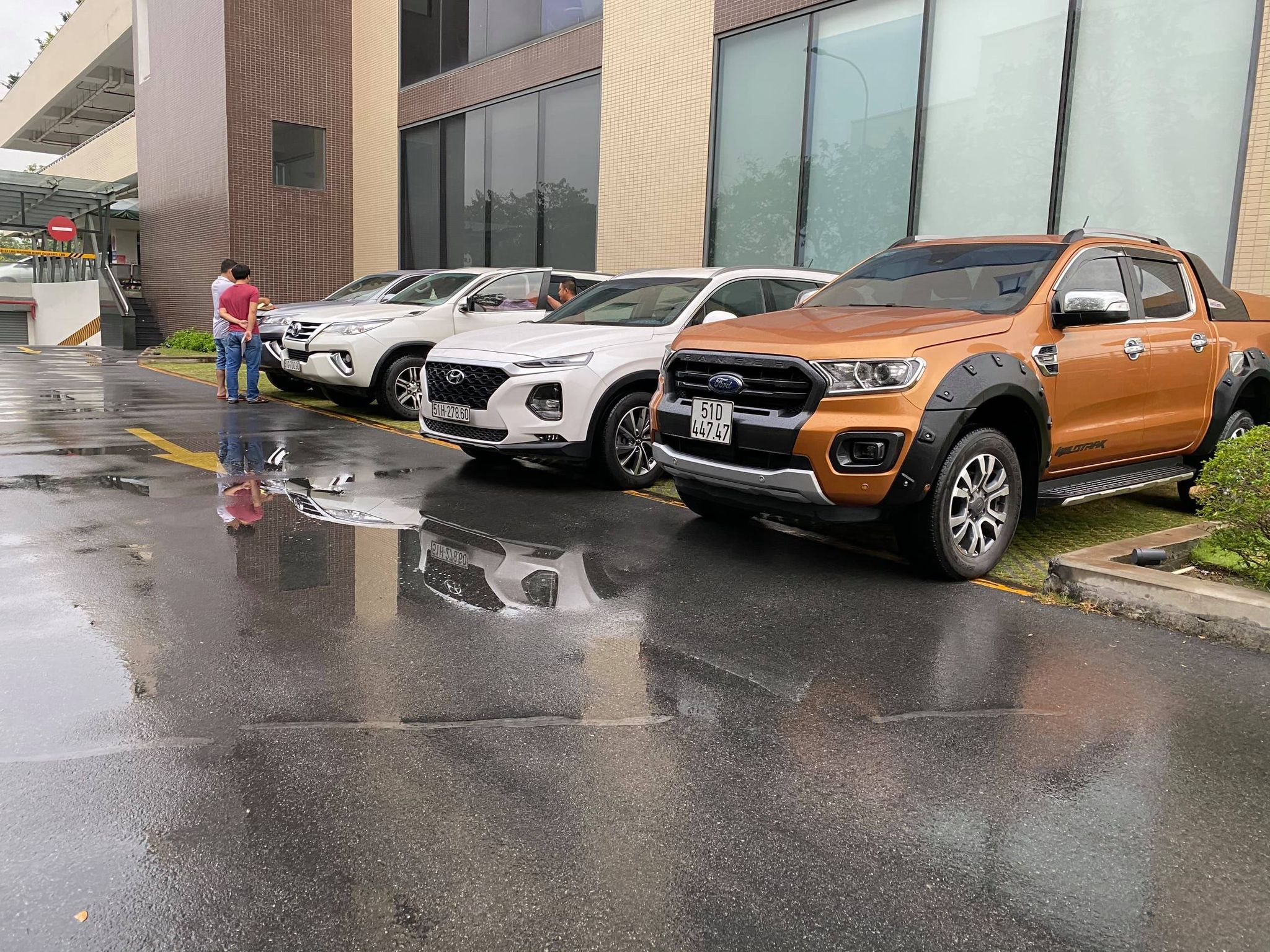 Dịch vụ xe đưa đón công nhân Dịch vụ xe đưa đón công nhân