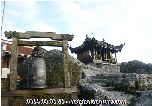 Yên Tử không chỉ là địa điểm du lịch mà còn là nơi gửi gắm những ước nguyện của du khách Yên Tử không chỉ là địa điểm du lịch mà còn là nơi gửi gắm những ước nguyện của du khách