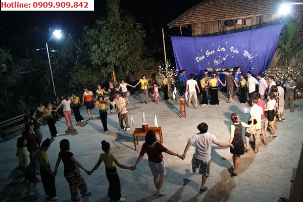 Giao lưu với người Thái Đen tại bản Che Căn