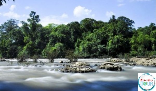 Ghềnh đá Bến Cự tại Cát Tiên