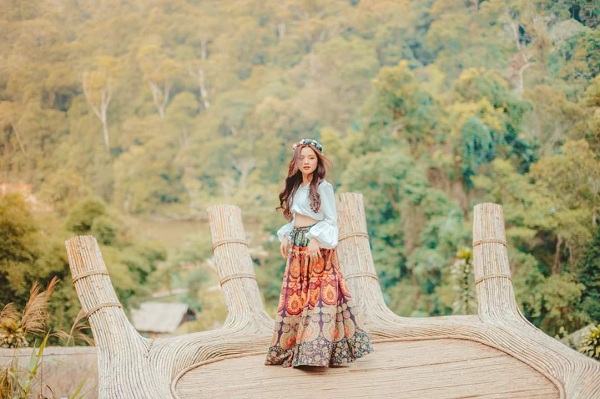 Bàn tay Phật khổng lồ tại Hoa Sơn Điền Trang