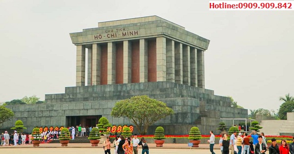 Lăng Chủ Tịch tại Quảng Tường Ba Đình