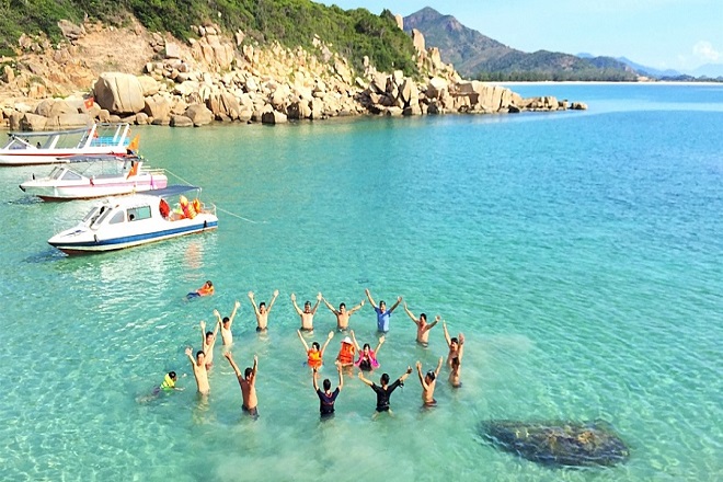 TOUR 4 ĐẢO: BÌNH HƯNG - BÌNH LẬP - BÌNH TIÊN - BÌNH BA  - HANG RÁI - VƯỜN NHO TOUR 4 ĐẢO: BÌNH HƯNG - BÌNH LẬP - BÌNH TIÊN - BÌNH BA  - HANG RÁI - VƯỜN NHO