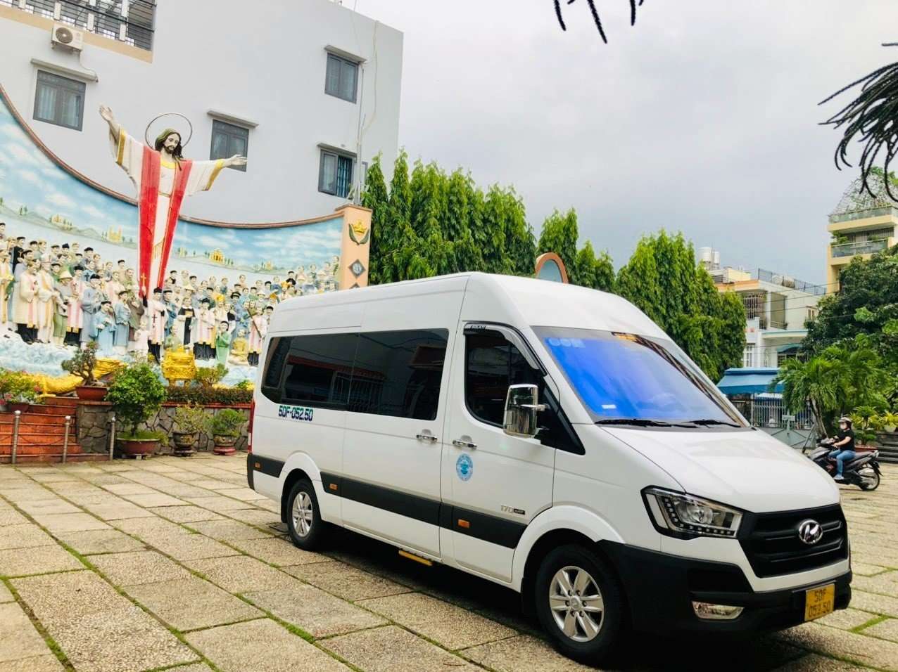 cho-thue-xe-du-lich-16-cho-tai-con-dao-chieutour2.jpg