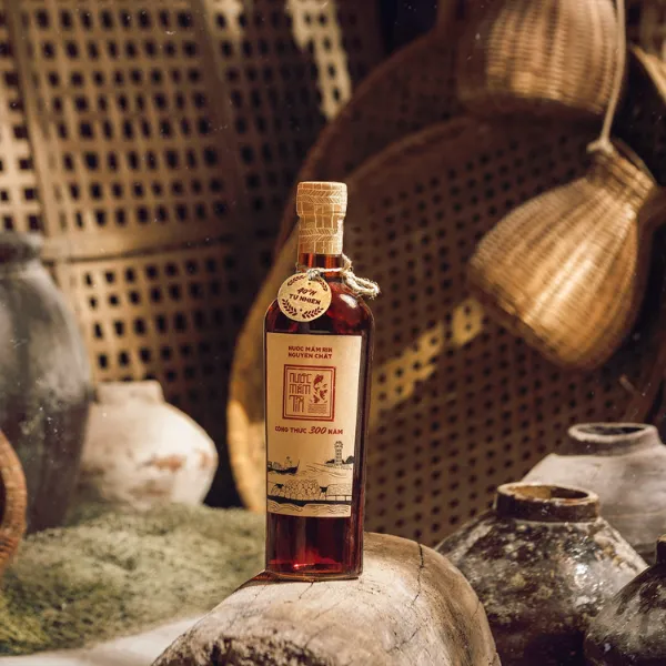01 Chai Nước Mắm Tĩn Nhãn Đỏ 40 Độ Đạm 500ml