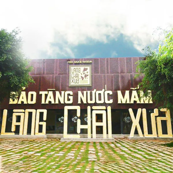 Nước Mắm Nhỉ Cá Cơm Vàng Ruột Đỏ 500ml Chai Thủy Tinh