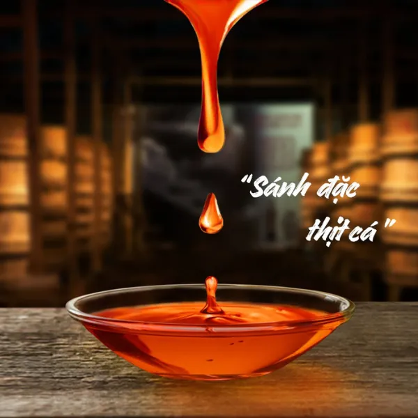 Thùng 6 Chai Nước Mắm Nhỉ Cá Cơm Than 525ml Làng Chài Xưa