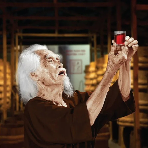 Thùng 6 Chai Nước Mắm Nhỉ Cá Cơm Than 525ml Làng Chài Xưa