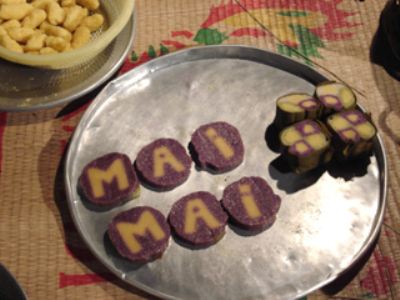 Bánh tét chữ biết nói Bánh tét chữ biết nói