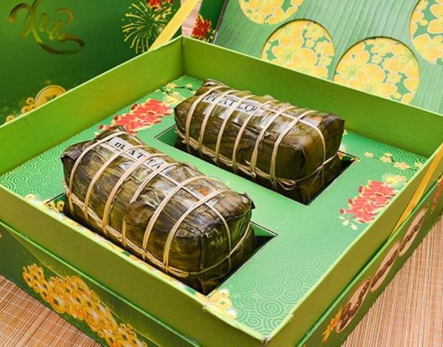 Bánh tét có nhân chữ Bánh tét có nhân chữ