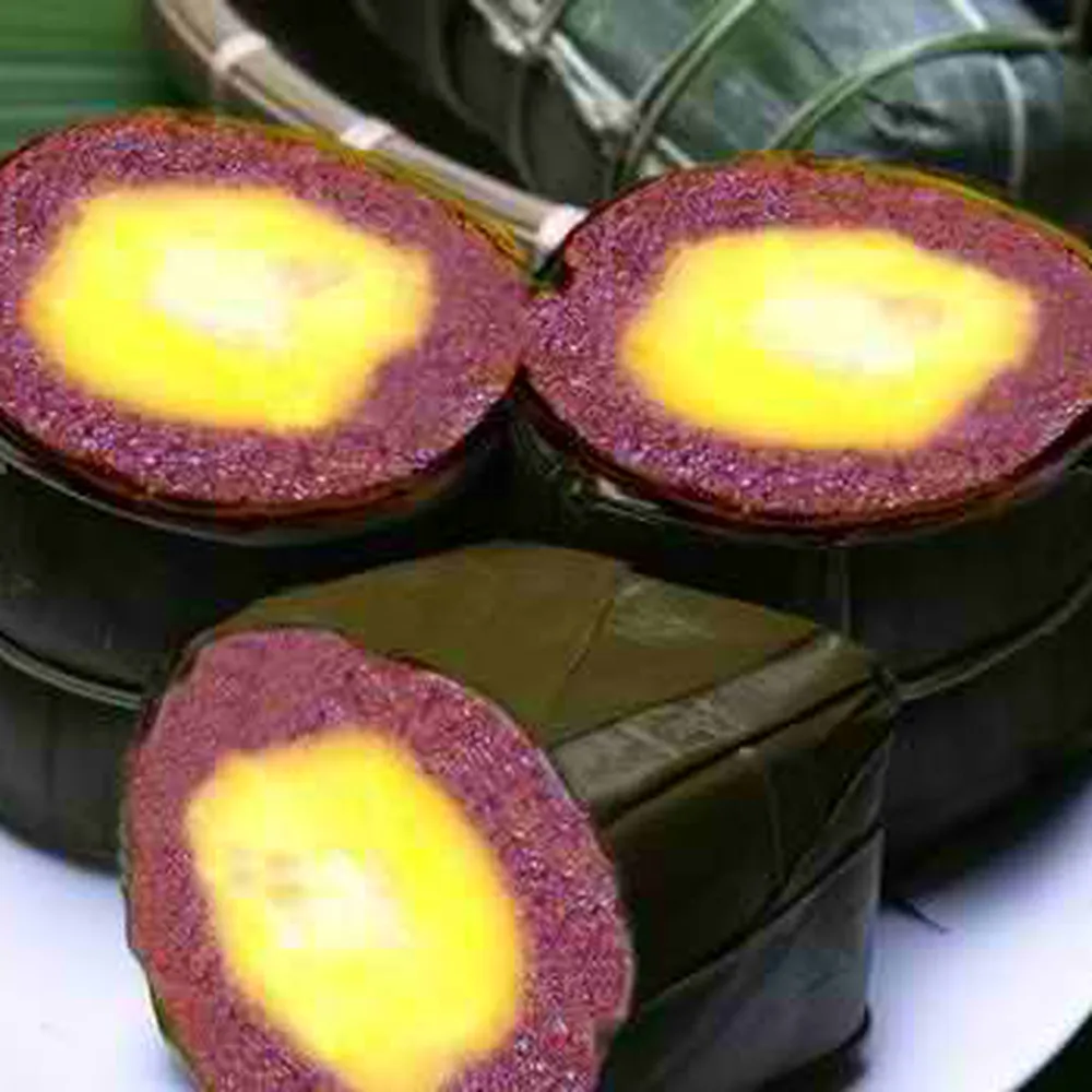 Bánh tét lá cẩm