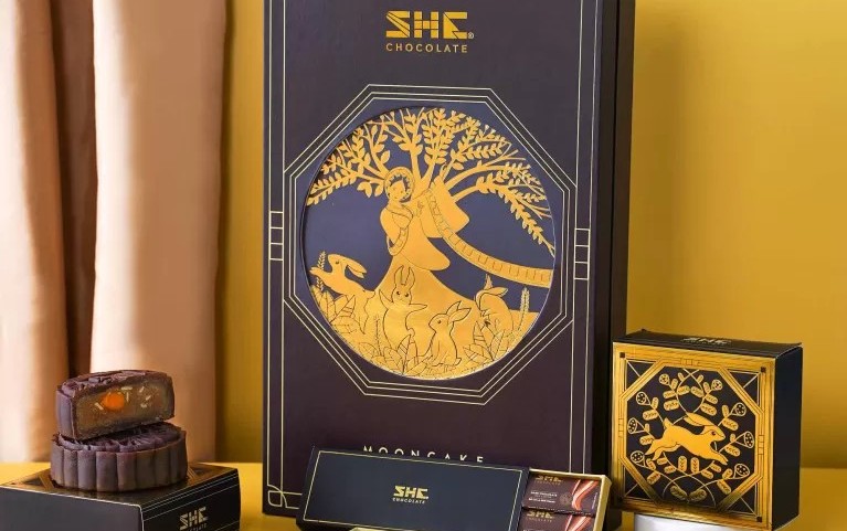 Hộp "Ánh Trăng Nâu" khắc họa rõ câu chuyện thỏ ngọc trên bìa