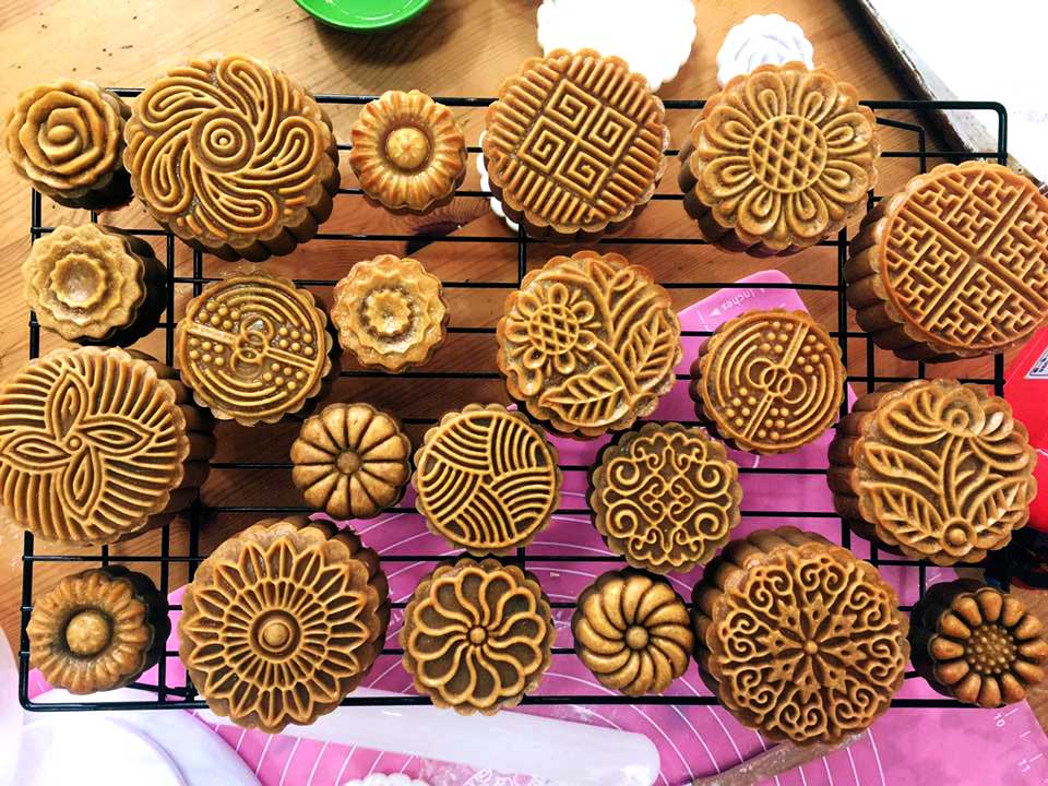 Bánh Trung thu "size nhỏ" có một lượng calo vừa phải