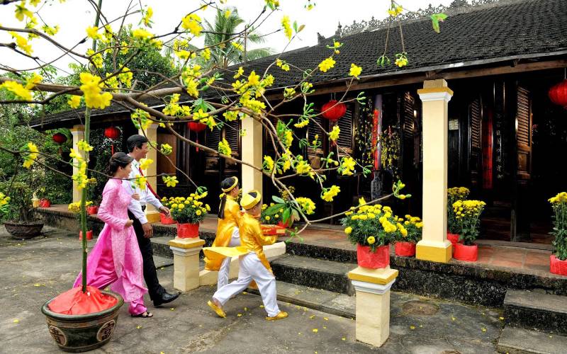 Gia đình sum vầy với nhau mỗi mỗi dịp tết cổ truyền