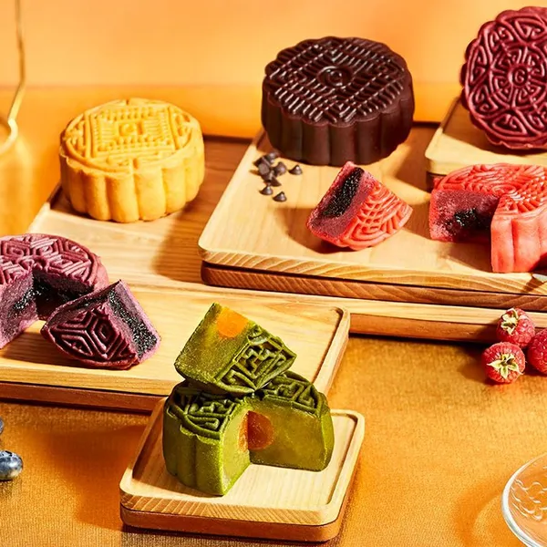 Hộp Bánh Trăng Sắc Màu
