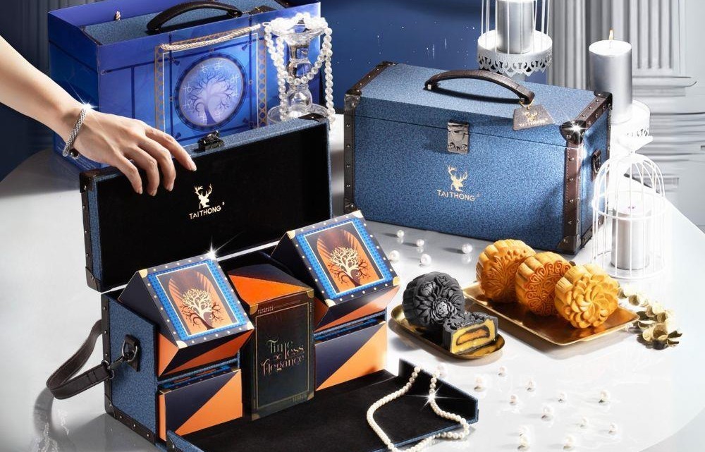 Hộp Tích Niên Bảo sang trọng với màu xanh đậm chủ đạo
