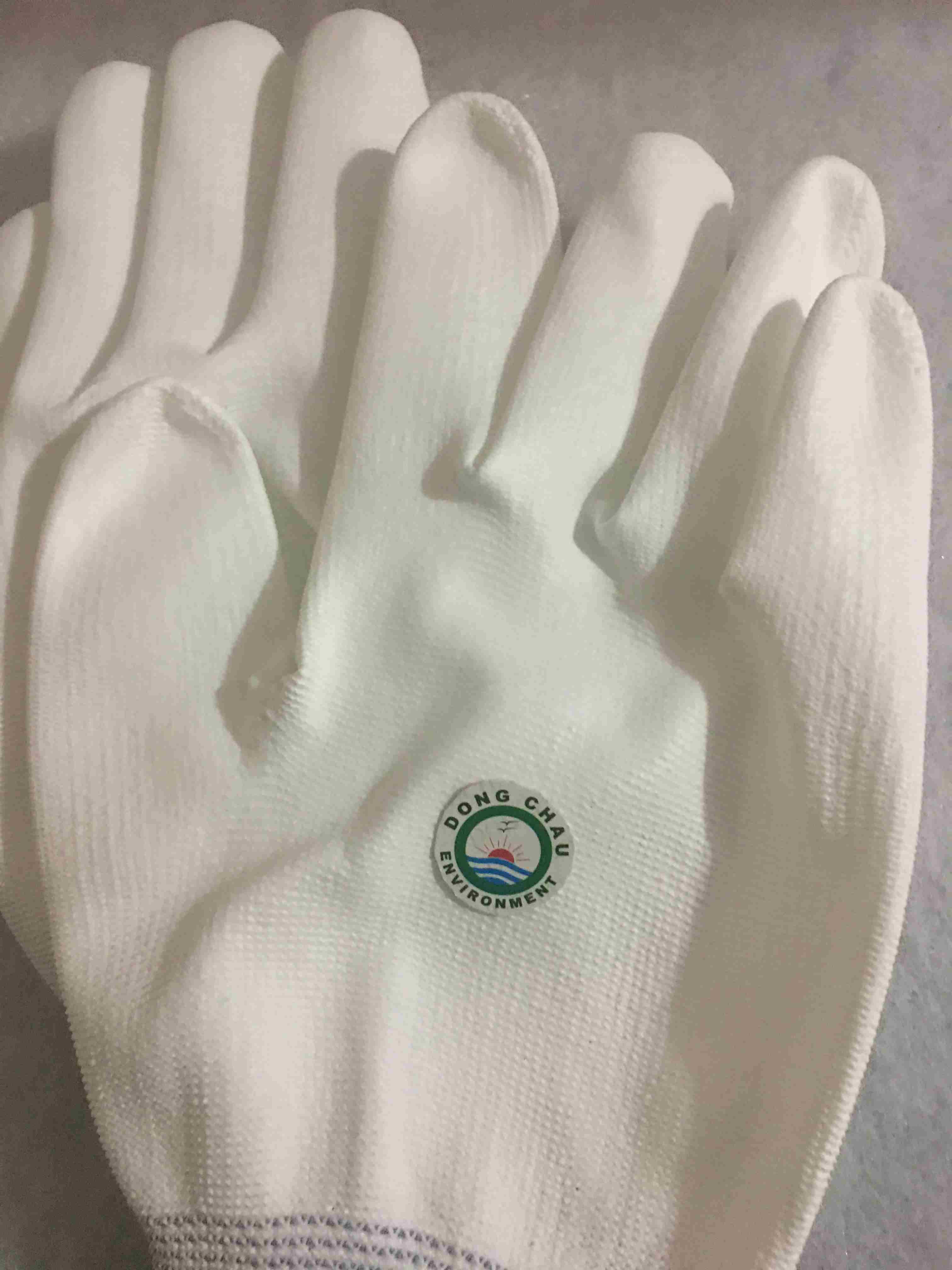 Găng tay len trắng phủ sơn