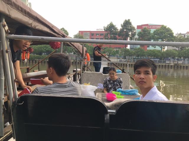 Xuống thuyền và sẵn sàng