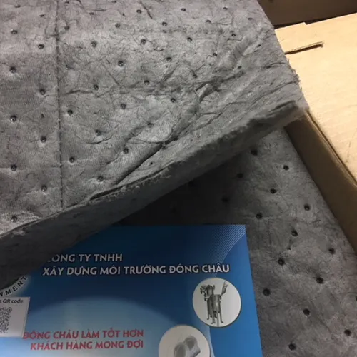 Tấm thấm dầu và hóa chất đa năng