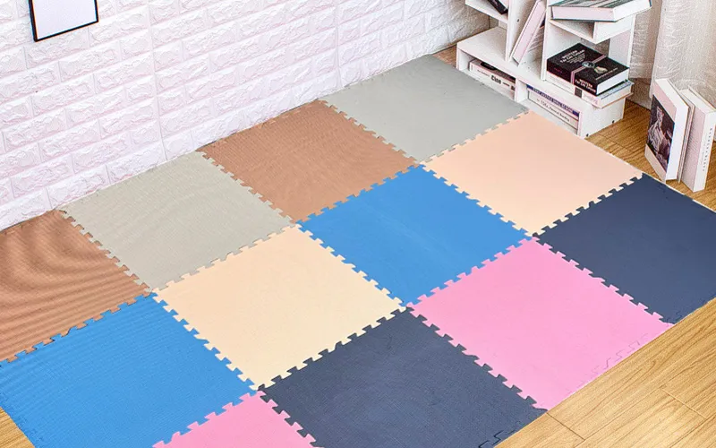 Có nên sử dụng thảm xốp lót sàn cho bé