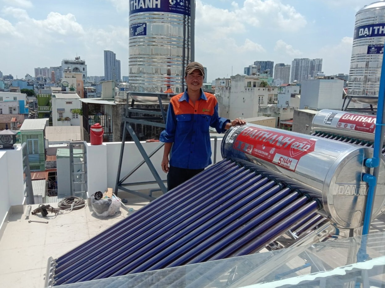Máy năng lượng mặt trời Đại Thành 130L–300L có sẵn tại Trung Mỹ Tây – Giao tận nơi Máy năng lượng mặt trời Đại Thành 130L–300L có sẵn tại Trung Mỹ Tây – Giao tận nơi