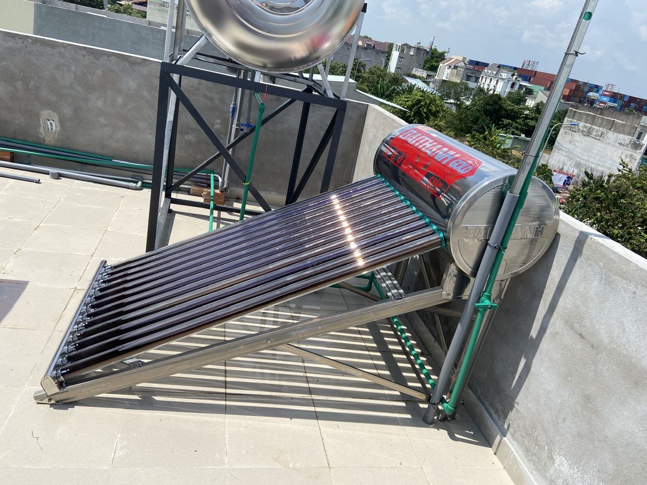 máy nước nóng năng lượng mặt trời giá rẻ máy nước nóng năng lượng mặt trời giá rẻ