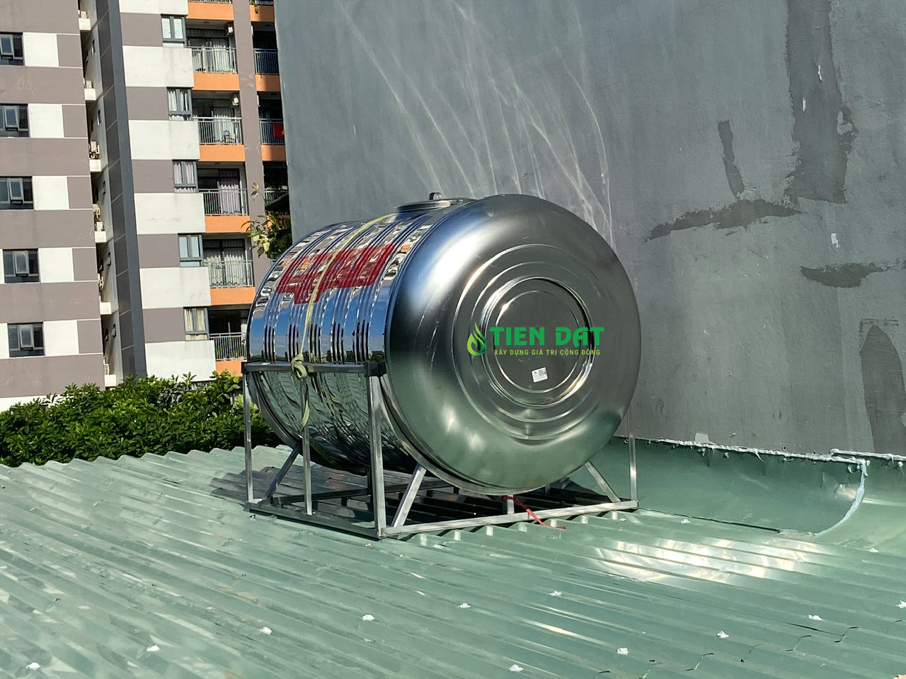 Lắp đặt bồn inox Đại Thành 1000L nằm an toàn và hiệu quả tại phường Tân Uyên Lắp đặt bồn inox Đại Thành 1000L nằm an toàn và hiệu quả tại phường Tân Uyên