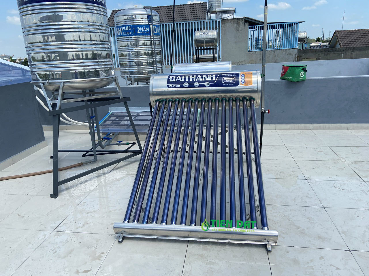 Máy nước nóng năng lượng mặt trời Đại Thành 300L-F70 Máy nước nóng năng lượng mặt trời Đại Thành 300L-F70