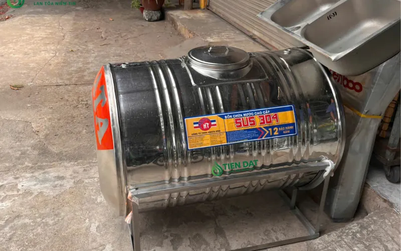 Công trình thực tế giao bồn nước inox Hwata 500L nằm tại Thạnh Xuân - Tiết kiệm diện tích và phù hợp gia đình nhỏ