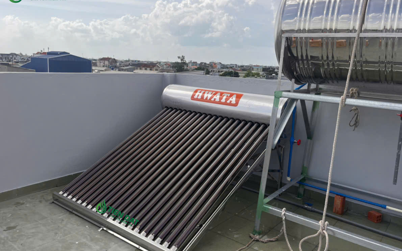 Công trình thực tế giao lắp đặt bộ máy nước nóng NLMT Hwata 200L tại Bình Chánh