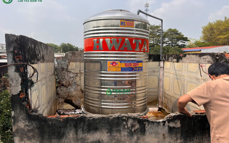 Công trình thực tế giao và lắp đặt bồn nước inox Hwata 1000L Đứng tại Củ Chi - Sản phẩm đáp ứng tốt nhu cầu trữ nước an toàn