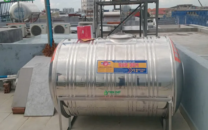 Công trình thực tế giao bồn inox Hwata tại Bình Tân - Quá trình giao hàng đảm bảo vận chuyển an toàn