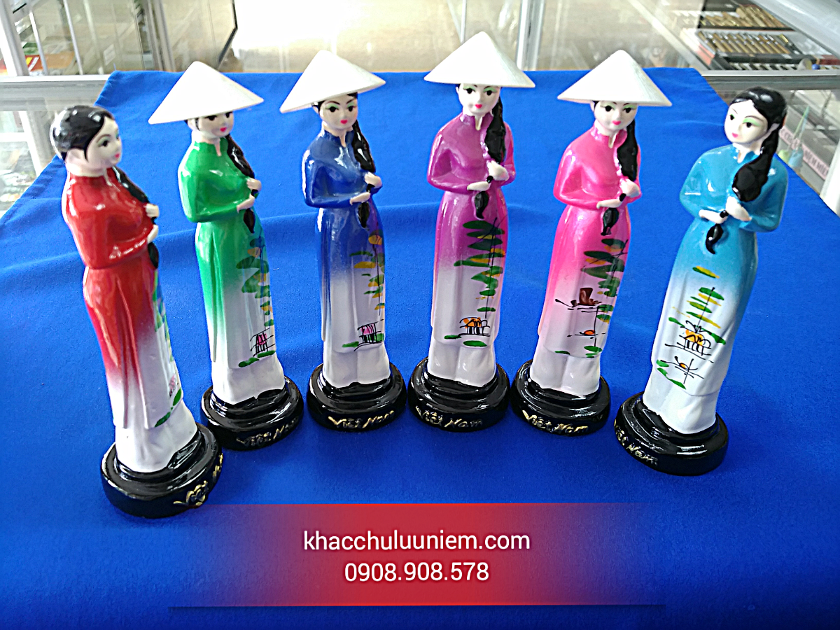 Tuong co gai ao dai trong non la viet nam