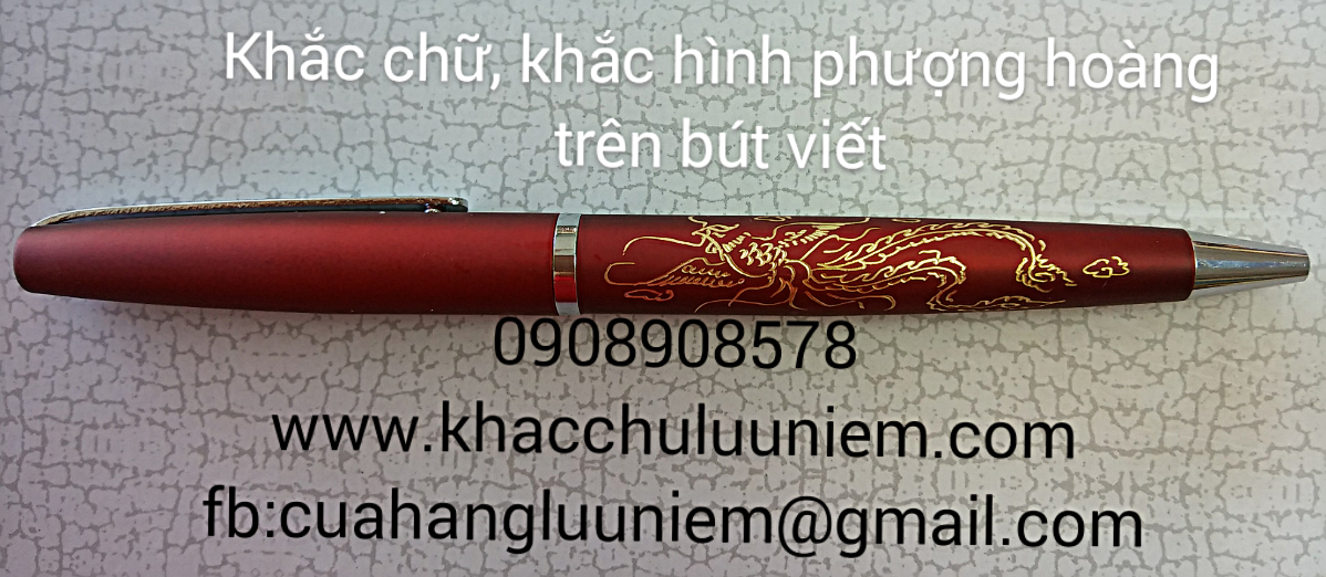 Khắc hình Phượng trên thân bút