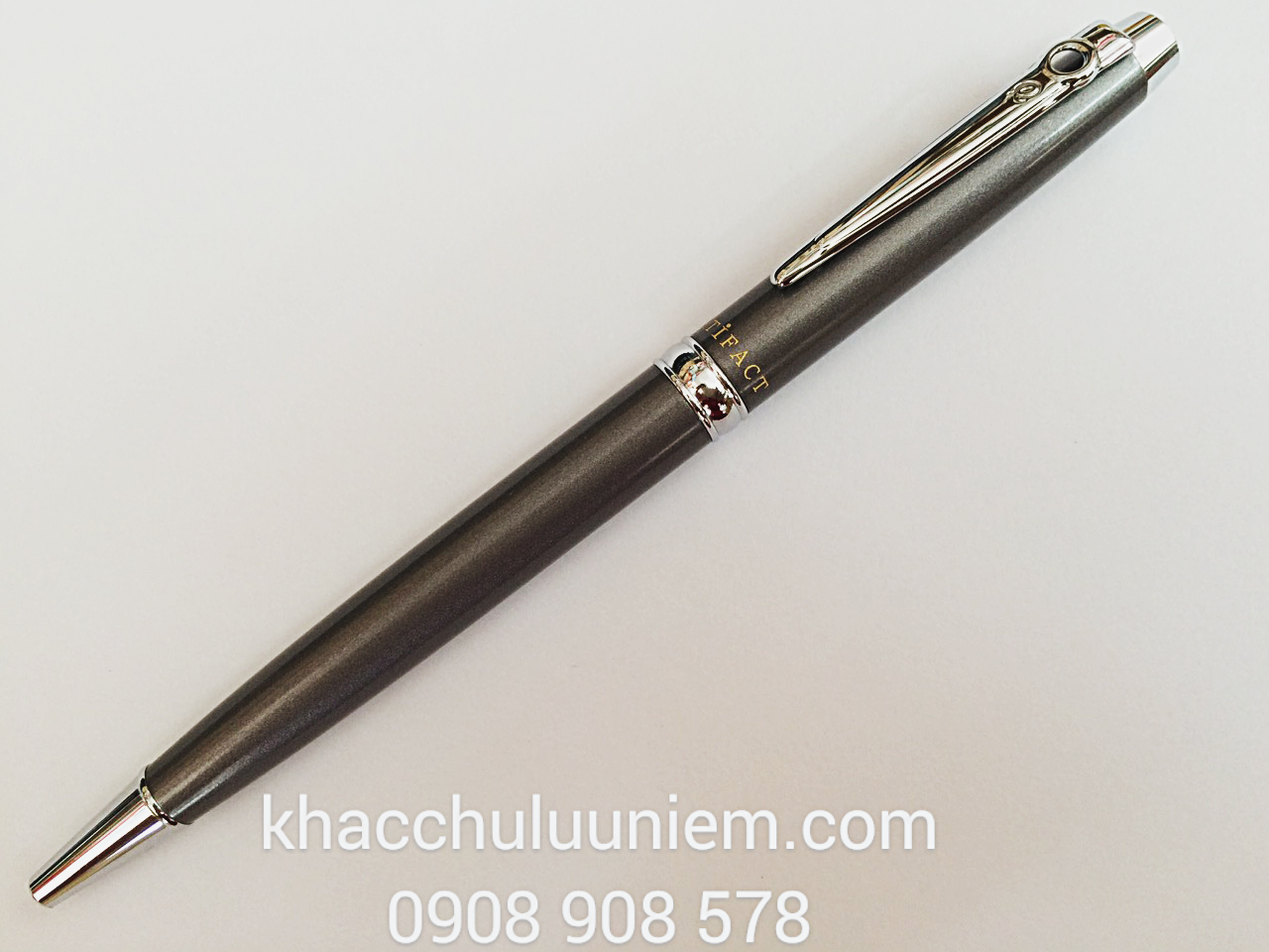 khac chu trên bút ký sam bac