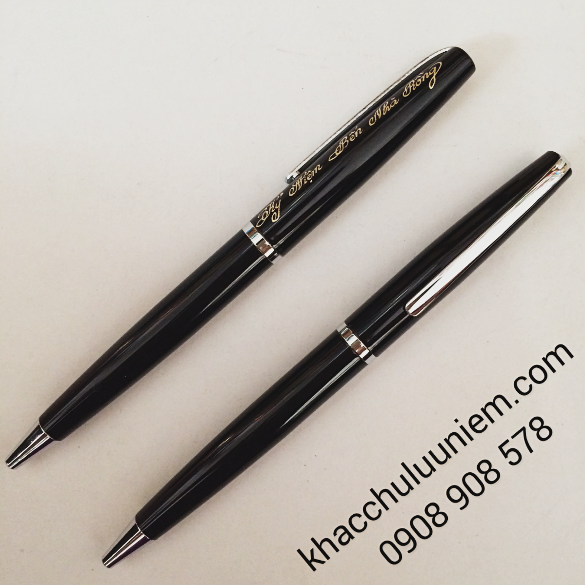 but kim loại qua tang khac ten thu cong logo laze