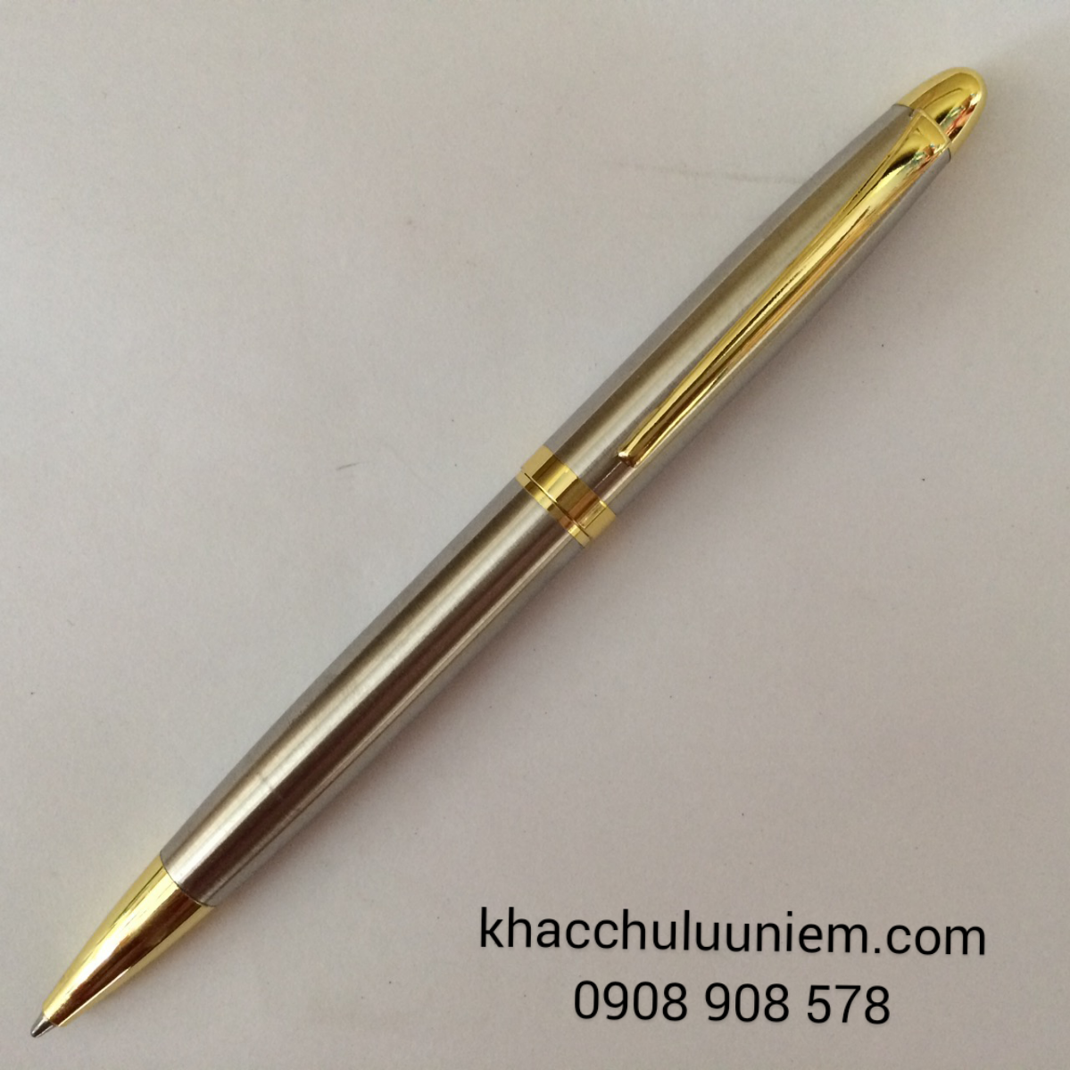 but trang bac cai vang qua tang khac chu ten cong ty